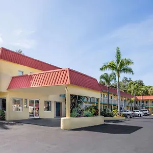2* Motel Super 8 By Wyndham Near Siesta Key